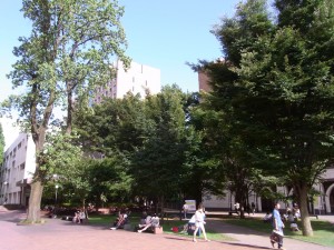 学習院大学の中庭